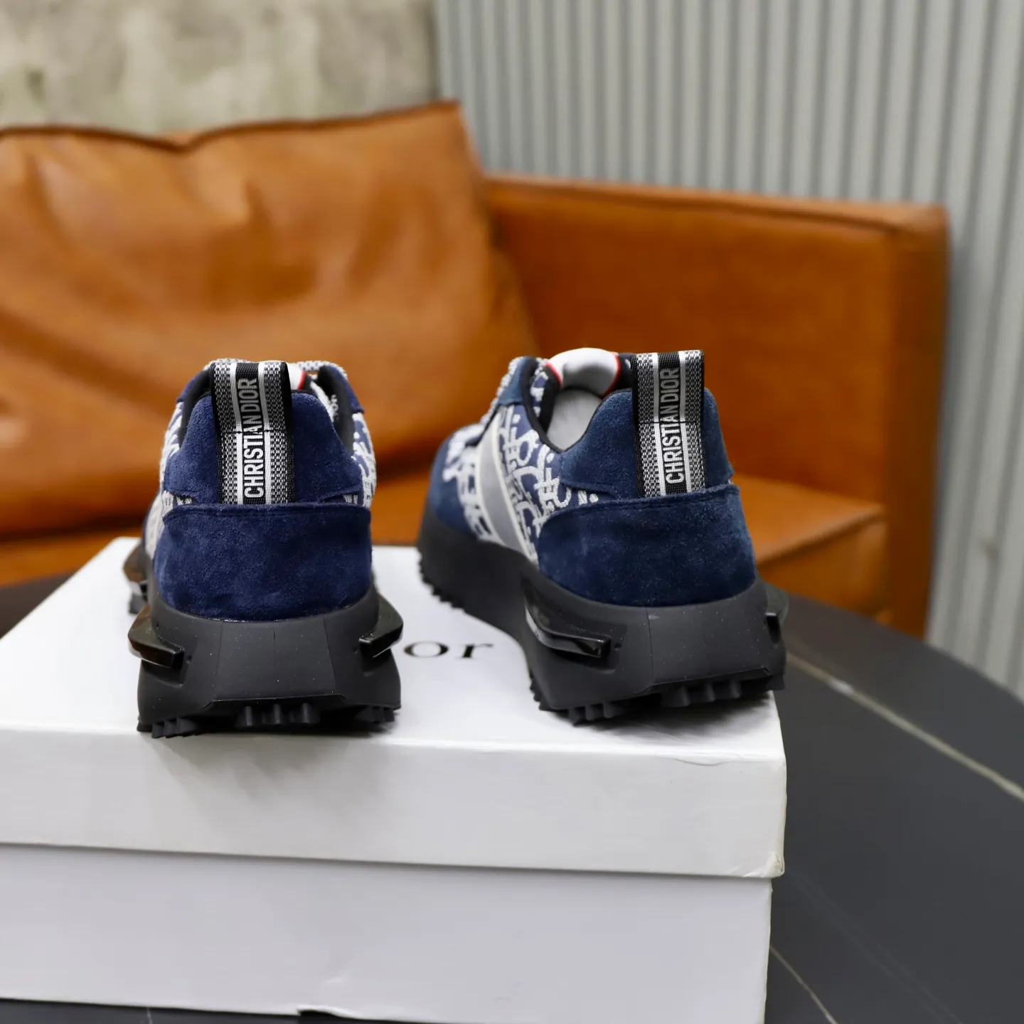 Ex-factory price: 442💰🙅‍♂️🙅‍♂️🙅‍♂️ Brand: Dior DIOR Standard code: 38-44 (45 customized) Grade: Same as the official website Material: Original cowhide material spliced with brand cloth Comfortable and breathable lining Lightweight and wear-resistant sports outsole Style category: Men's fashion casual shoes Running sports shoes Distinguished luxury brand elements Top luxury color: actual picture color